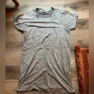 Lululemon swiftly tech short sleeve